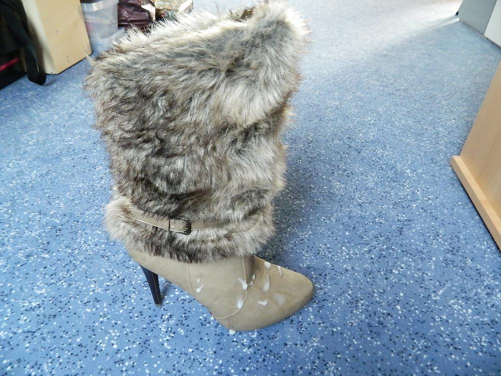 6P Sperm on fur boots