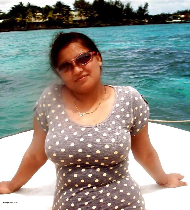20P Young Indian Married Women