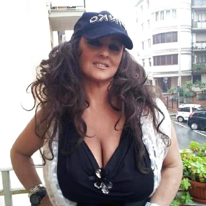 15P Italian milf: isabella