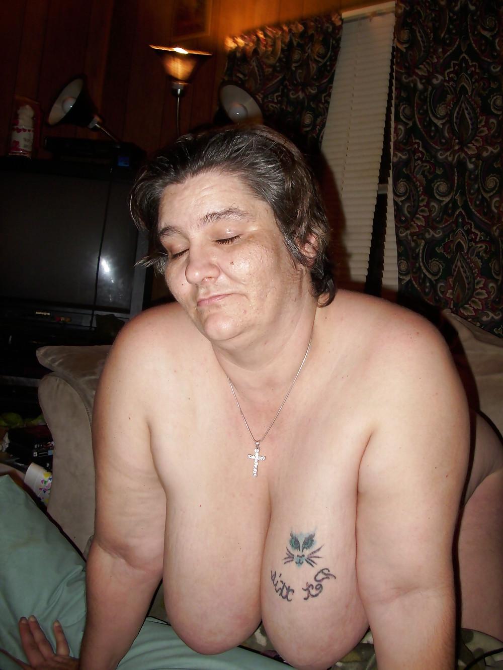 17P Older women with saggy tits.