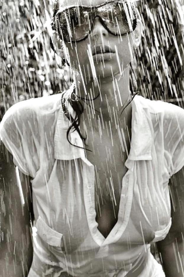 25P Babes in the rain, wet women, gorgeous.