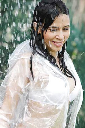 25P Babes in the rain, wet women, gorgeous.