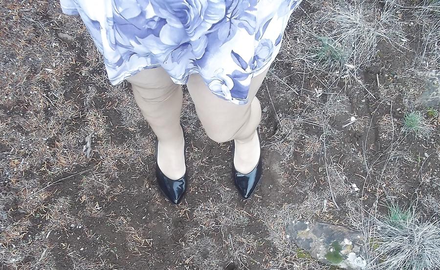 6P Pantyhose outdoors(caught,read story)