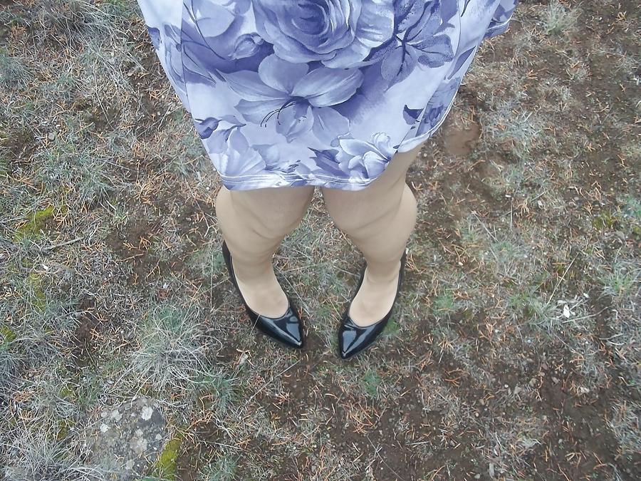 6P Pantyhose outdoors(caught,read story)