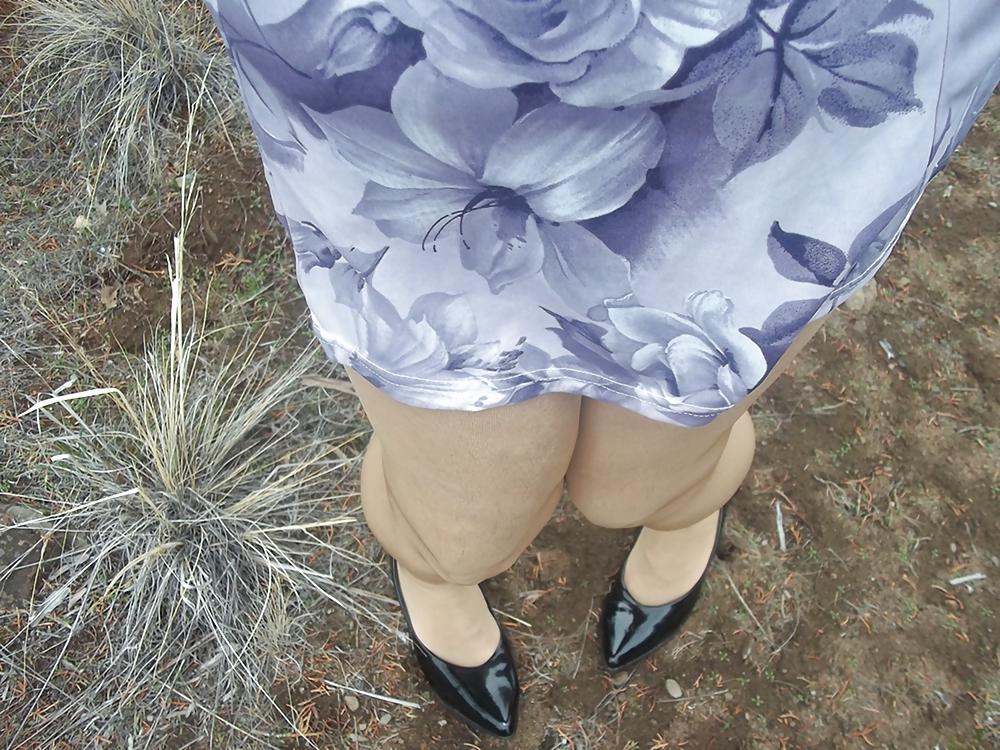 6P Pantyhose outdoors(caught,read story)