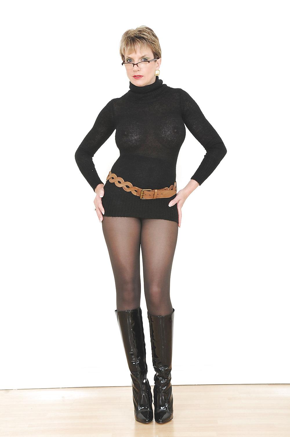 25P Lady s hose and boots