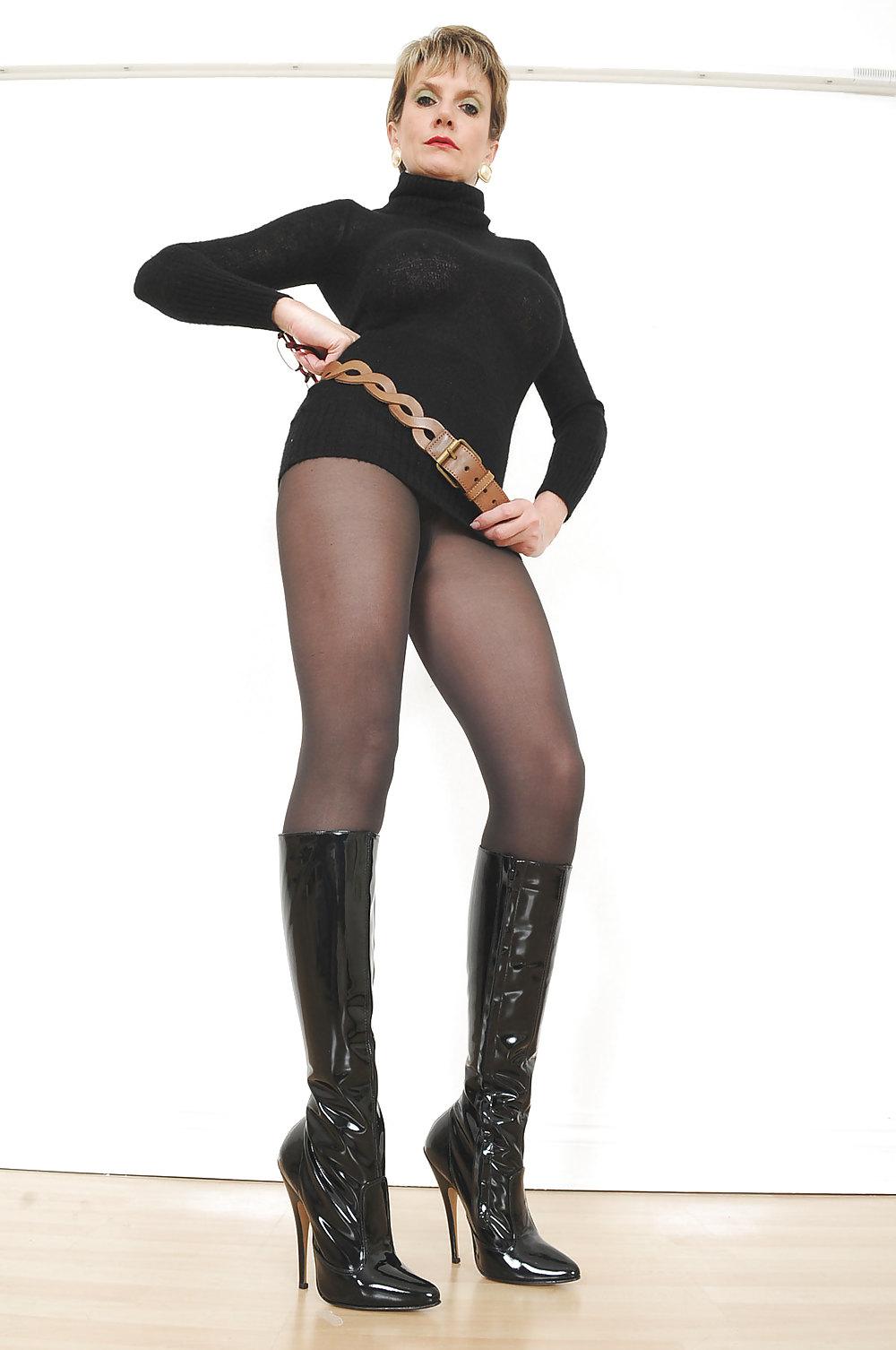 25P Lady s hose and boots