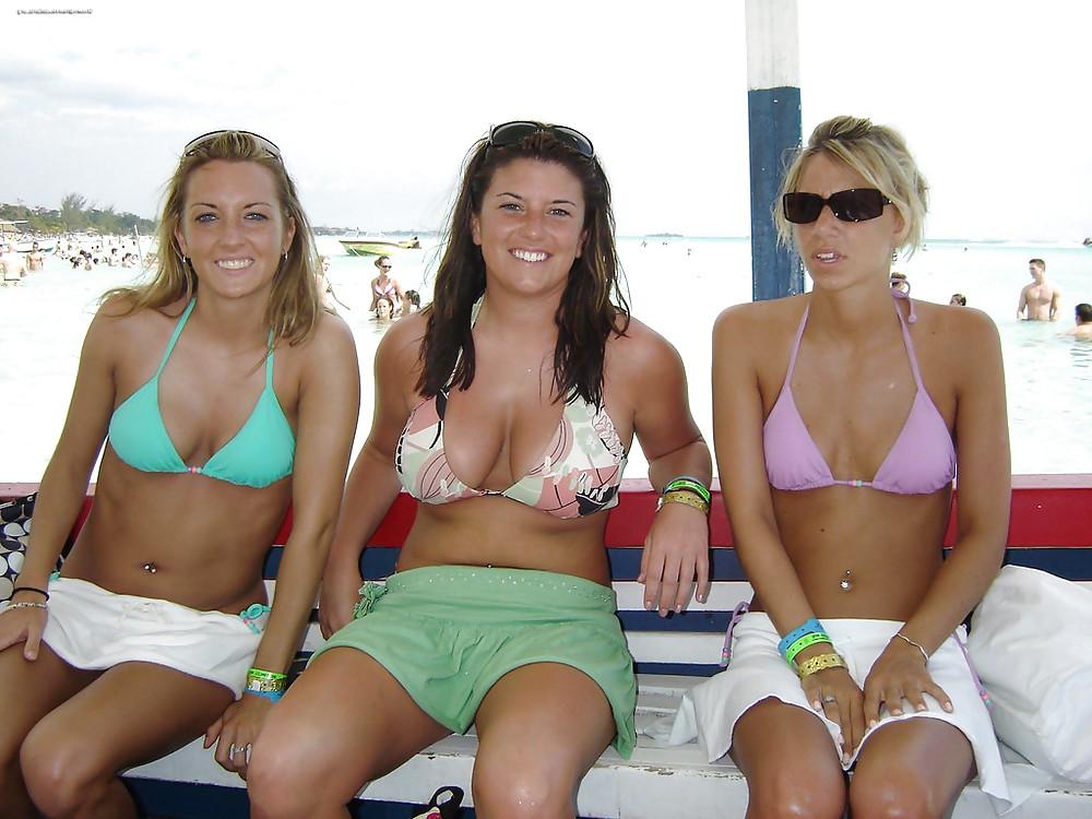 25P Bikini Amateurs With Big Tits