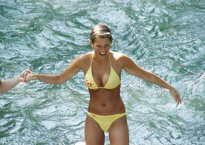25P Bikini Amateurs With Big Tits