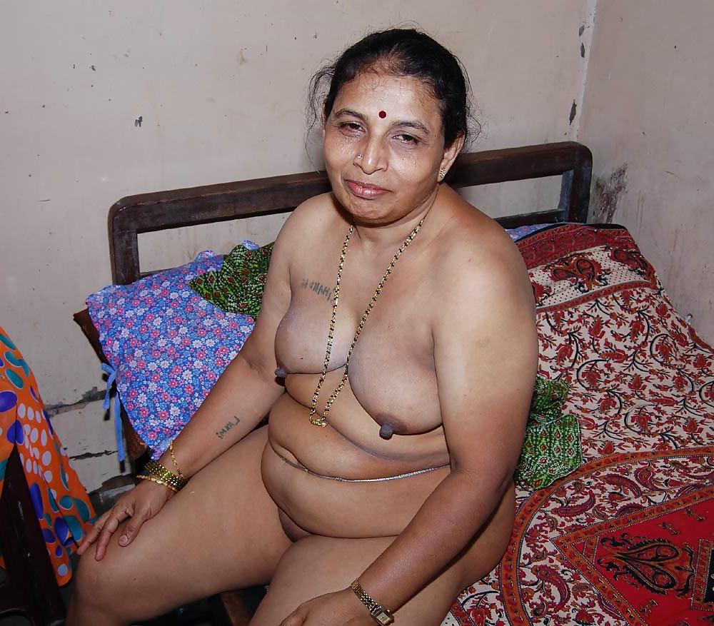 25P Sexy indian aunty