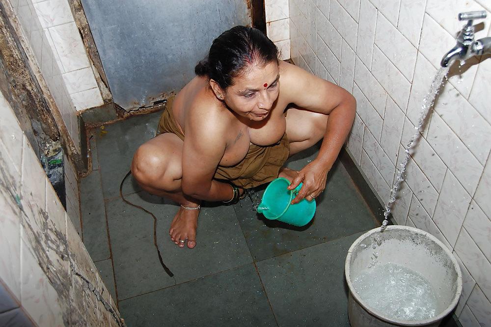 25P Sexy indian aunty