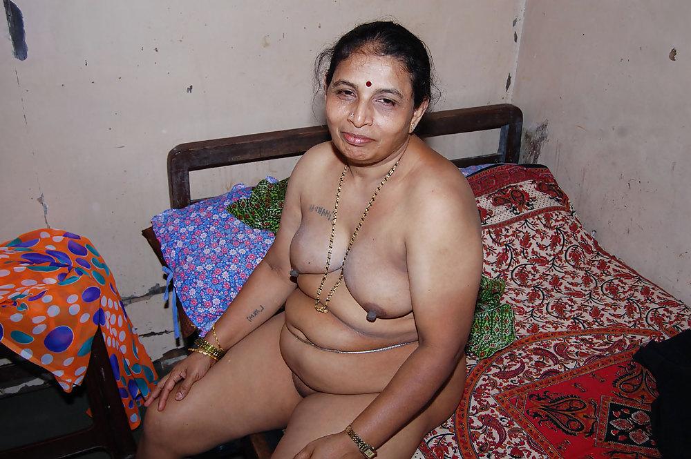25P Sexy indian aunty