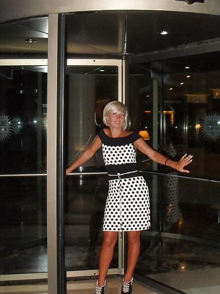 25P Geile blonde MILF draussen lieb innen versaut