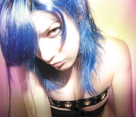 25P Goth Emo Babe