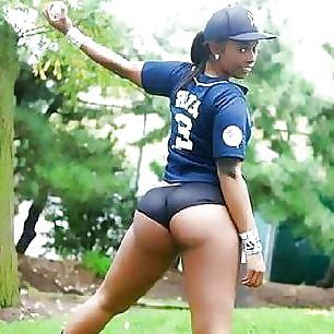 25P Sexy asses in sport wares (from bbkitty)