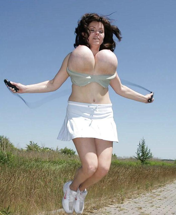 25P Big Boobs in jump !