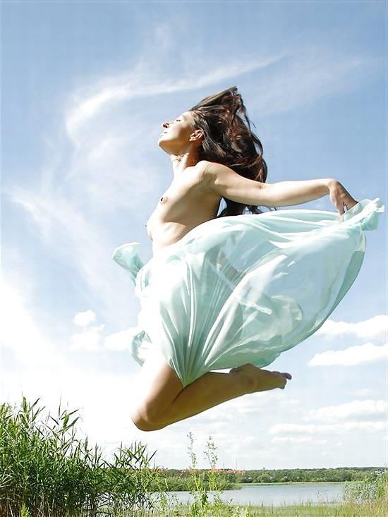 25P Big Boobs in jump !