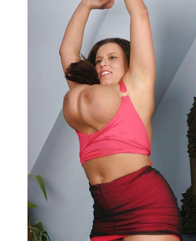 25P Big Boobs in jump !