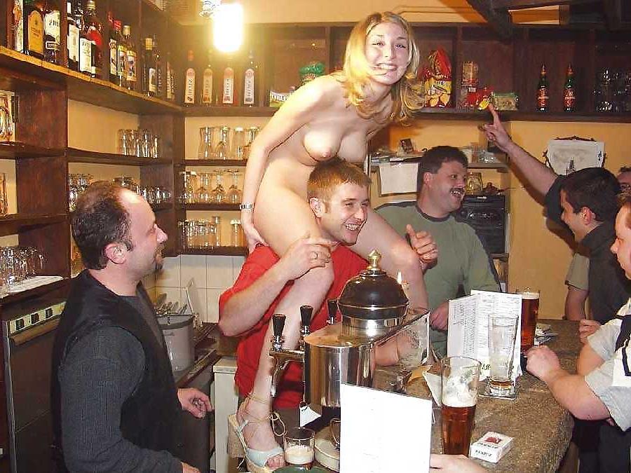 25P EXPOSED ALONE WHILE NAKED
