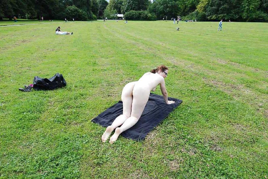 25P EXPOSED ALONE WHILE NAKED