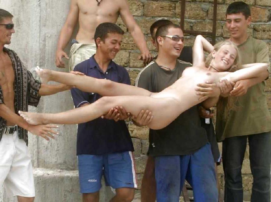 25P EXPOSED ALONE WHILE NAKED
