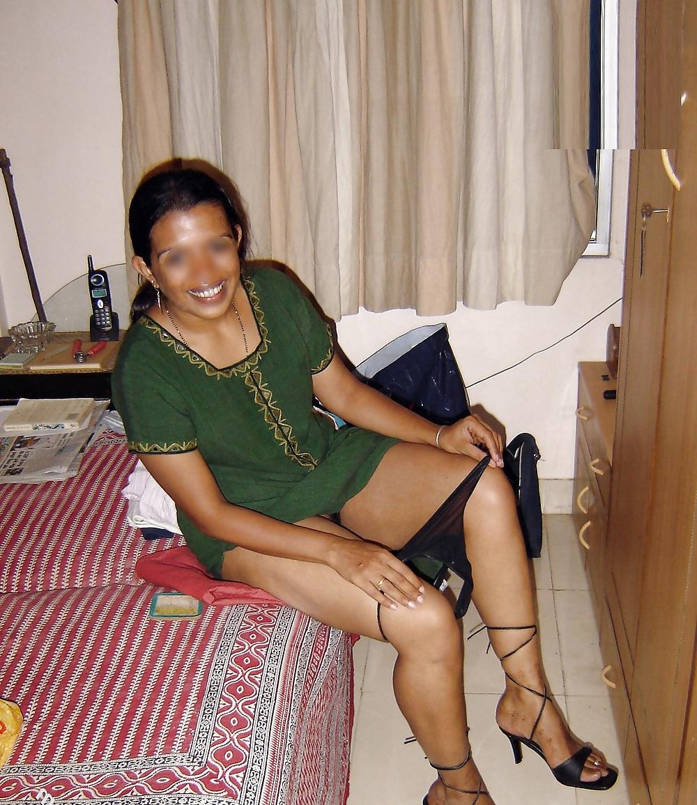 13P Indian aunty 100