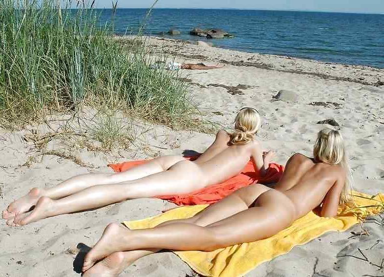 25P Bikini & Babes by DarKKo