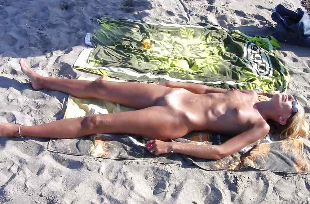 25P Bikini & Babes by DarKKo