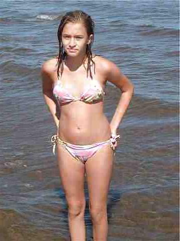 25P Bech babes in and out of their Bikini's :)