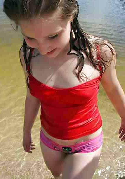 25P Bech babes in and out of their Bikini's :)