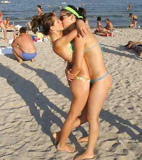 25P Bech babes in and out of their Bikini's :)