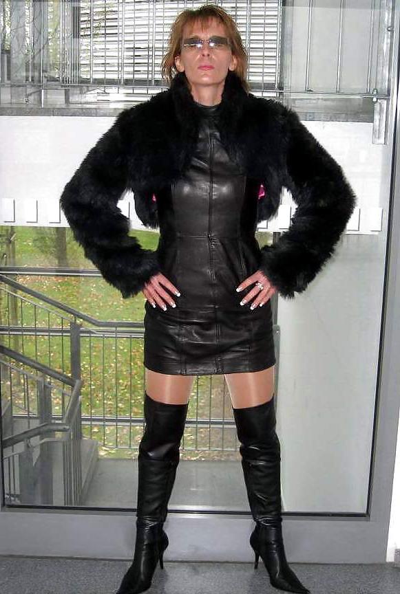 25P ROMY - Super Hot MILF - Queen Of BOOTS...(1)