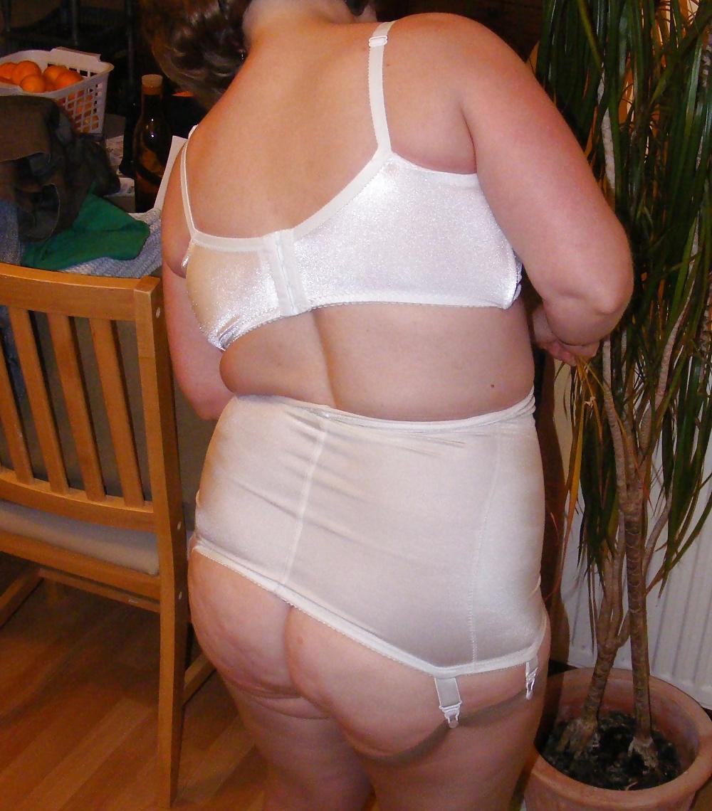 25P Slutty secretary in girdle, stockings, and boots