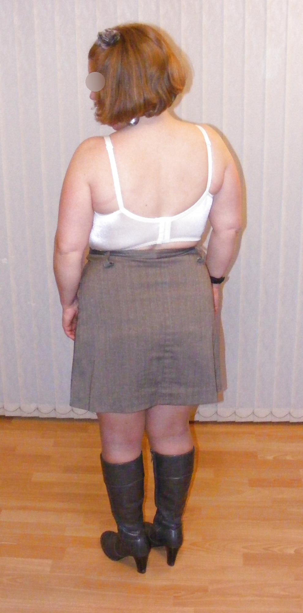 25P Slutty secretary in girdle, stockings, and boots
