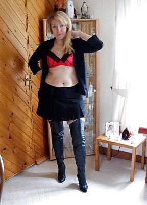 22P Sexy dominant british milf leather thigh boots