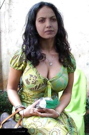 12P Paki girls showing boobs
