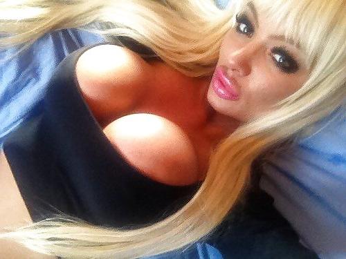 25P Big Tit Bimbos