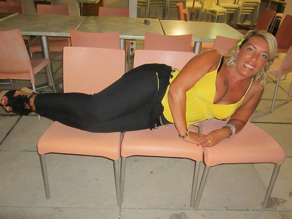 16P Italian milf: debora
