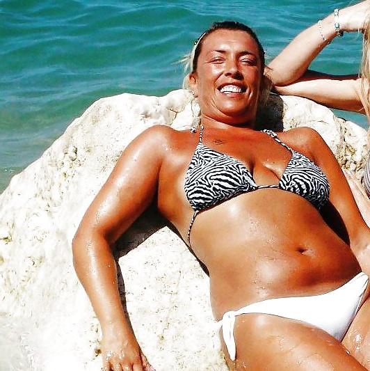 16P Italian milf: debora