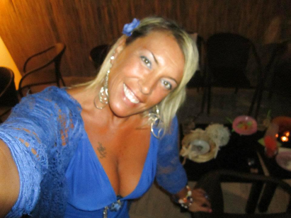 16P Italian milf: debora