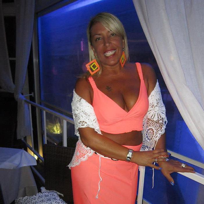 16P Italian milf: debora