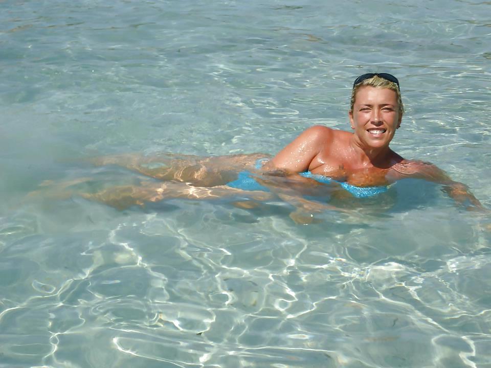 16P Italian milf: debora