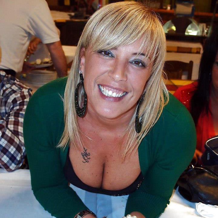 16P Italian milf: debora