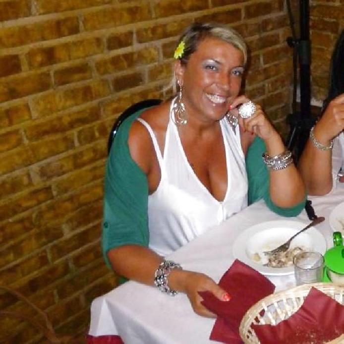16P Italian milf: debora