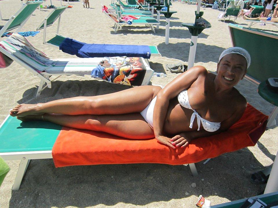 16P Italian milf: debora