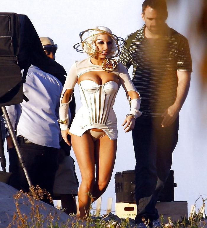 25P BEST PERFORMER, CRAZY & HORNY - LADY GAGA