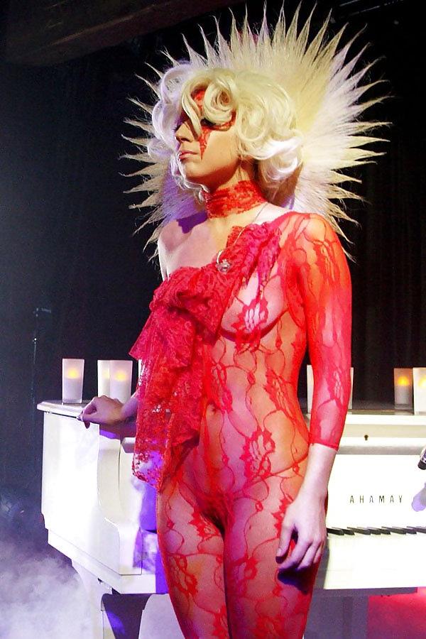 25P BEST PERFORMER, CRAZY & HORNY - LADY GAGA
