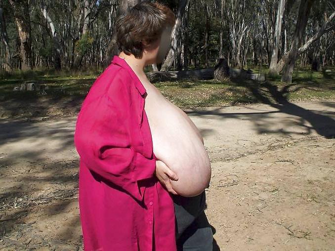 11P FAT GRANNY WITH HUGE BOOBS 