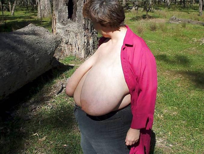 11P FAT GRANNY WITH HUGE BOOBS 