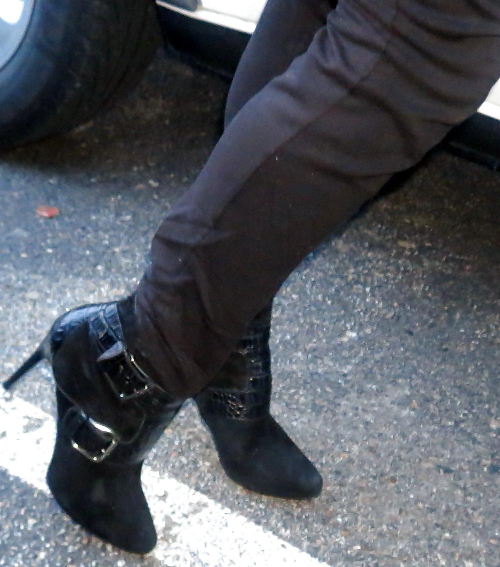 25P Donald Pliner Phython Boots